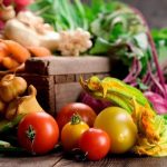 Elegir una dieta saludable puede ayudarte a prevenir el cáncer, ya que hay varias verduras y frutas que contienen propiedades que pueden…