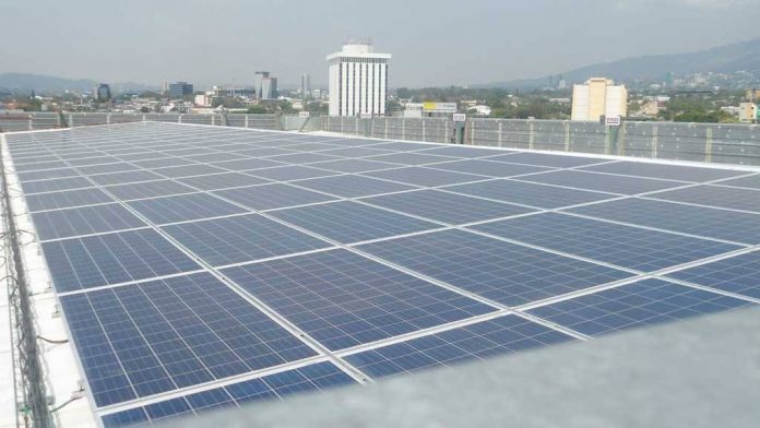 El Salvador subastará proyectos solares en enero