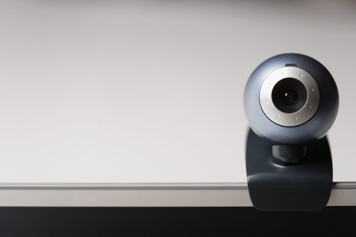 ¿Te podrían estar espiando a través de una cámara web?