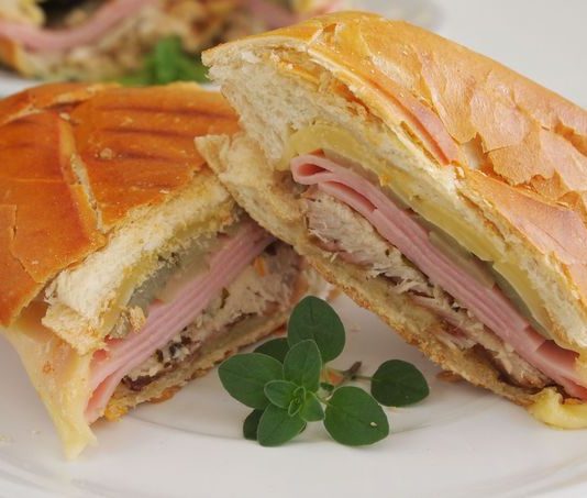 Sándwich Cubano de Lechón Sándwich Cubano de Lechón.