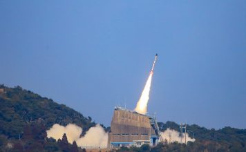 Japón lanza el cohete más pequeño jamás enviado al espacio.